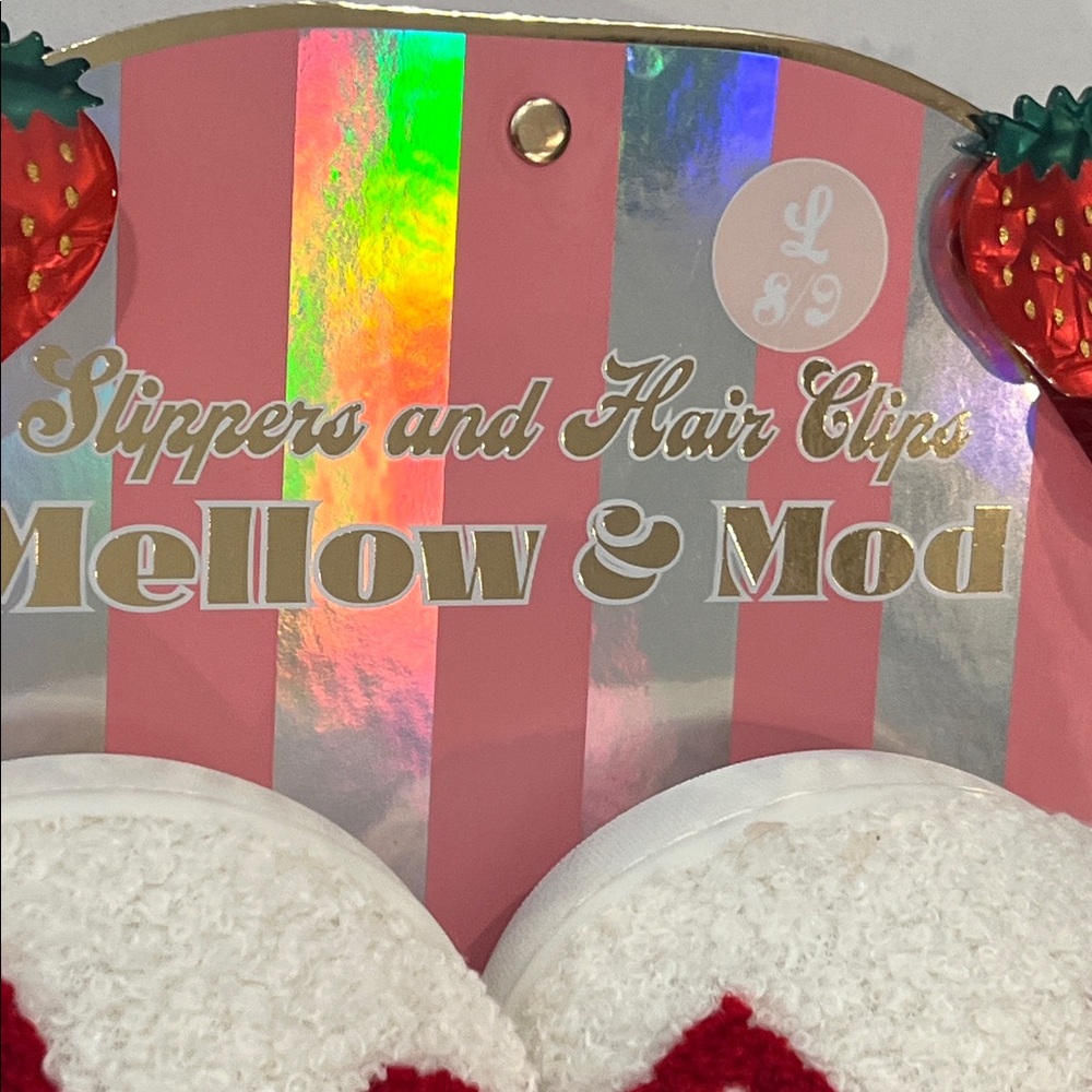 🍓🍓Slippers & Hair🍓Clips!! - Picture 12 of 12